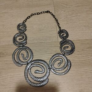 Paparazzi Silver Swirl Necklace